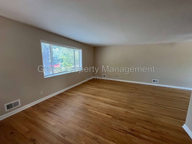 Building Photo - 10541 Livingston Dr