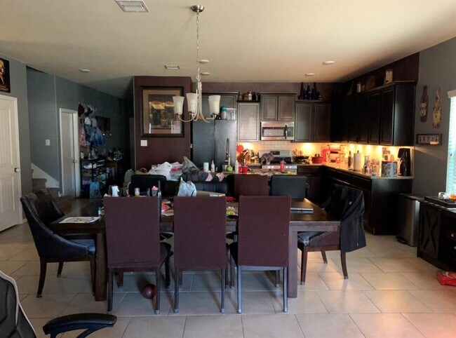 Foto del edificio - 9427 McDowell Dr
