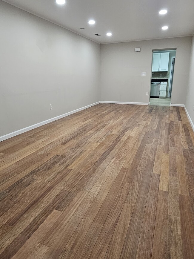 Family room - 103 Park Ave
