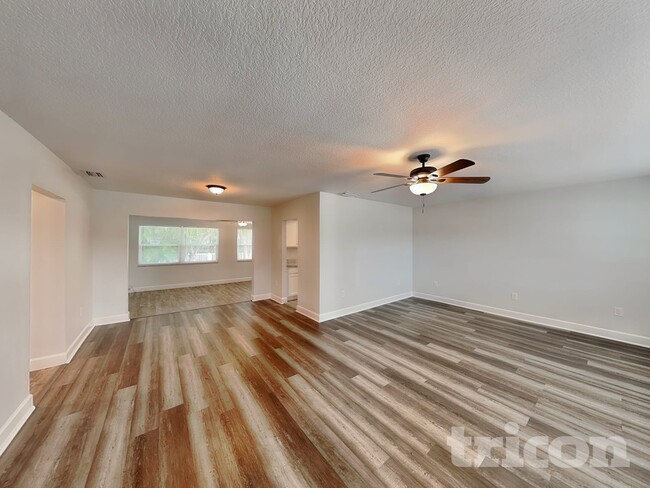 Foto del edificio - 6325 Mosby Pl