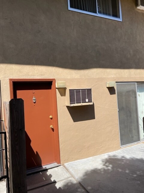 front door - 1011 W Angeleno Ave
