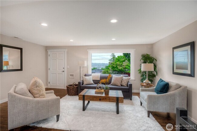 Building Photo - Partial view updated Magnolia home on a qu...