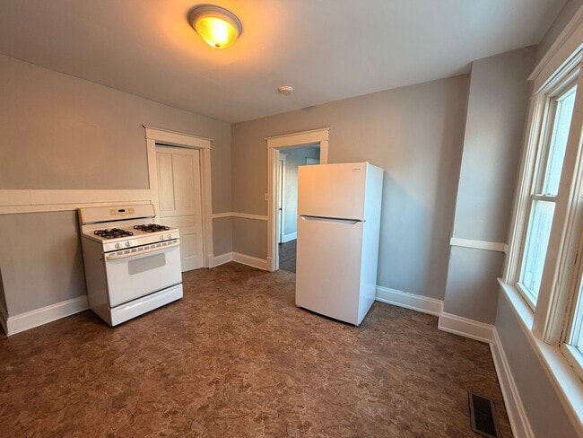 Building Photo - 2223 53rd St