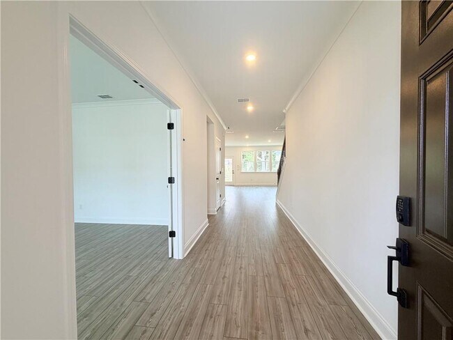 Foto del edificio - 2145 The Ln NE