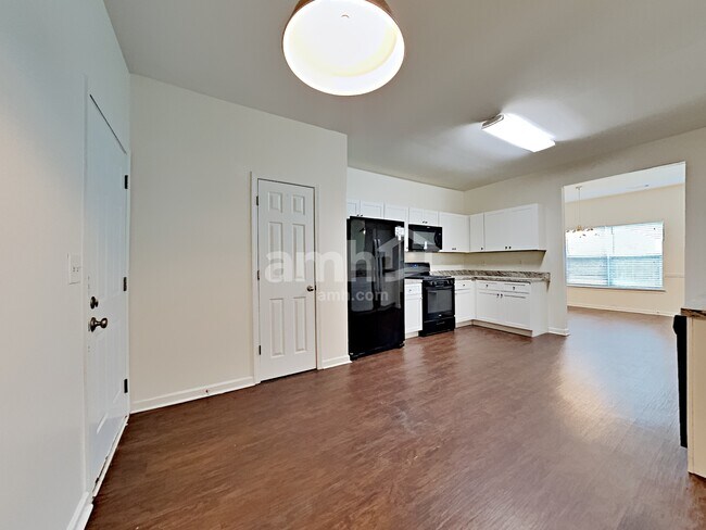 Foto del edificio - 2425 Valley Creek Dr