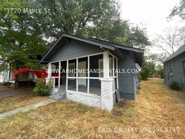 Foto del edificio - 1720 Maple St | $695 | 2 beds, 1 full bath