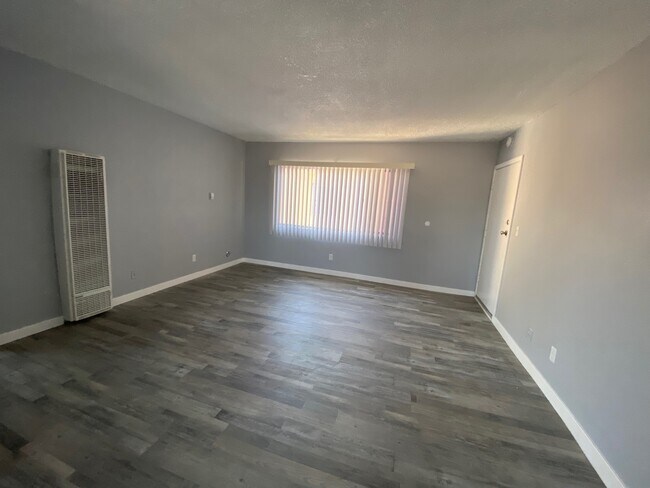 Building Photo - 3164 Sequoia Dr