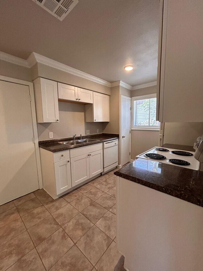 Foto del edificio - 2706 Little Valley Cove