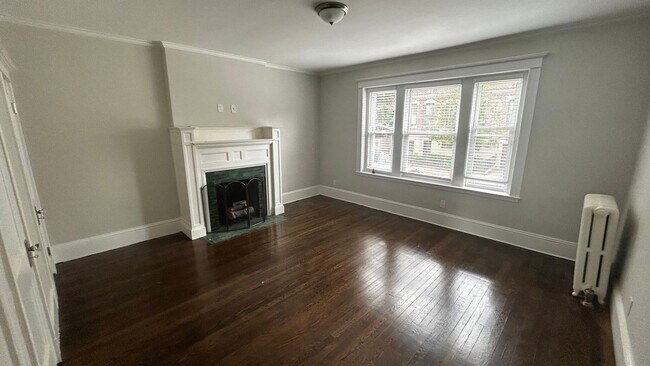 Building Photo - Newly renovated 3 Bed 1 Bath available NOW