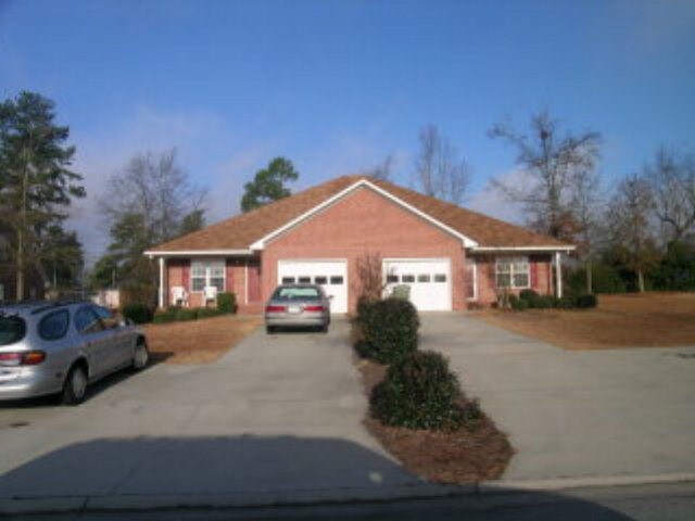 Foto principal - 101 Radcliff Dr
