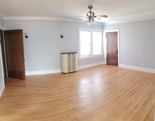 Building Photo - 446 Des Plaines Ave