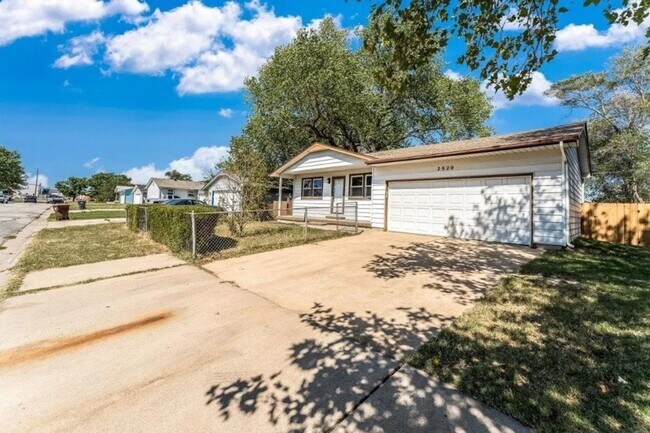 Building Photo - 2920 W Hadden St