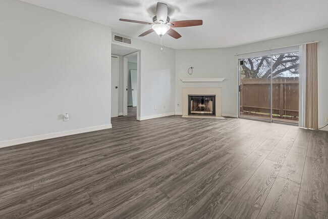 Foto del edificio - 2120 El Paseo St