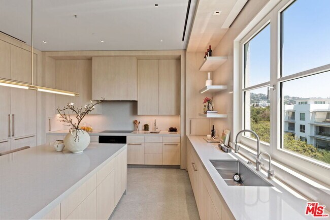 Foto del edificio - 455 N Palm Dr