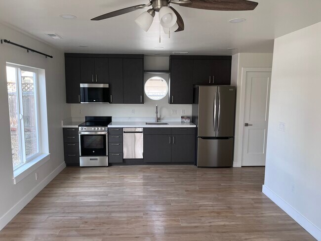 Building Photo - 1895 S 200 E