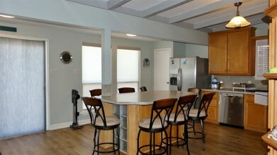 Building Photo - 58 Lakeside Dr