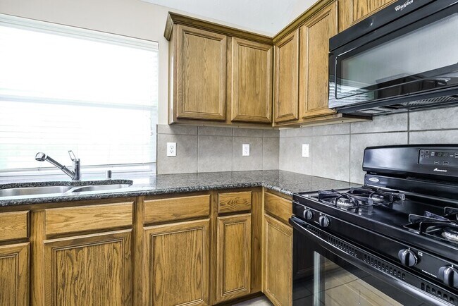 Foto del edificio - 3951 Eastland Lake Dr