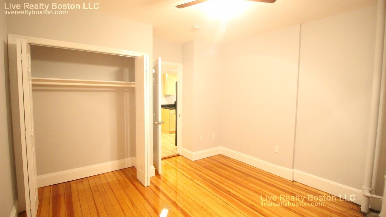 Primary Photo - 216 Hanover St