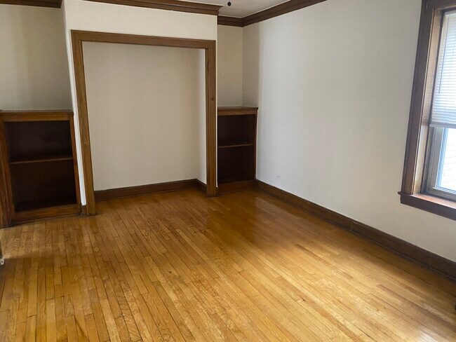 Foto del edificio - 3154 N Linder Ave