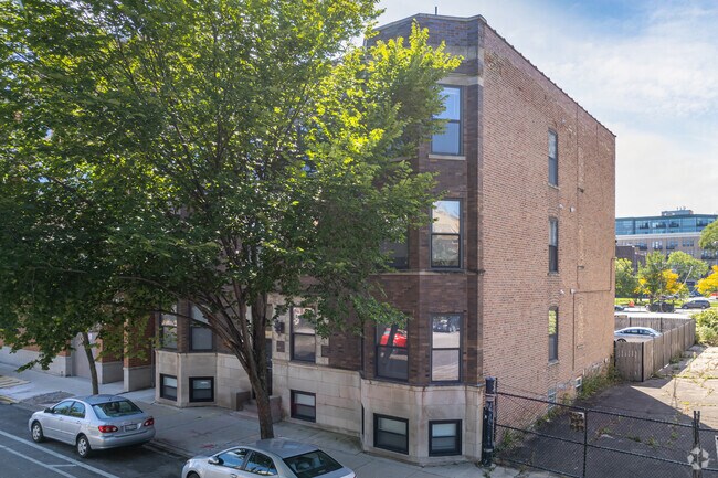 Foto del edificio - 1619-1621 W Warren Blvd