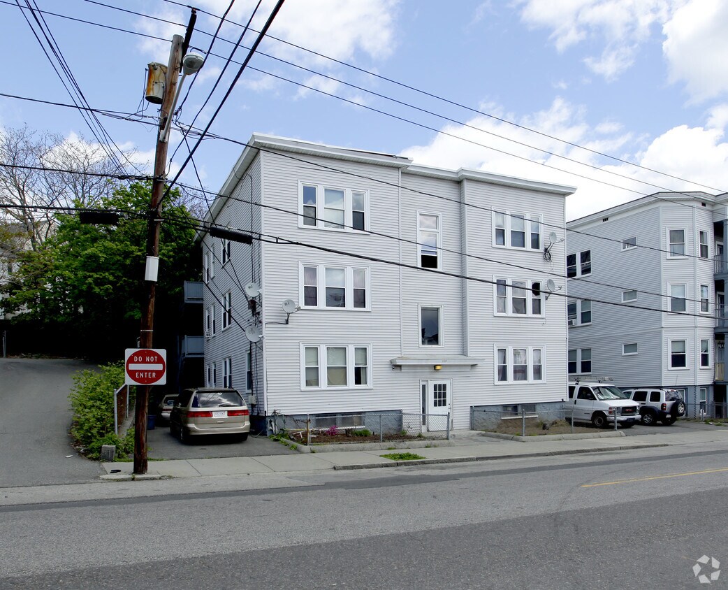 Foto del edificio - 139 Lawton Ave