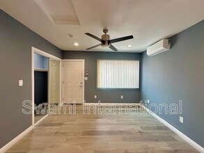 Building Photo - 1736 1/2-1718 W 49th St