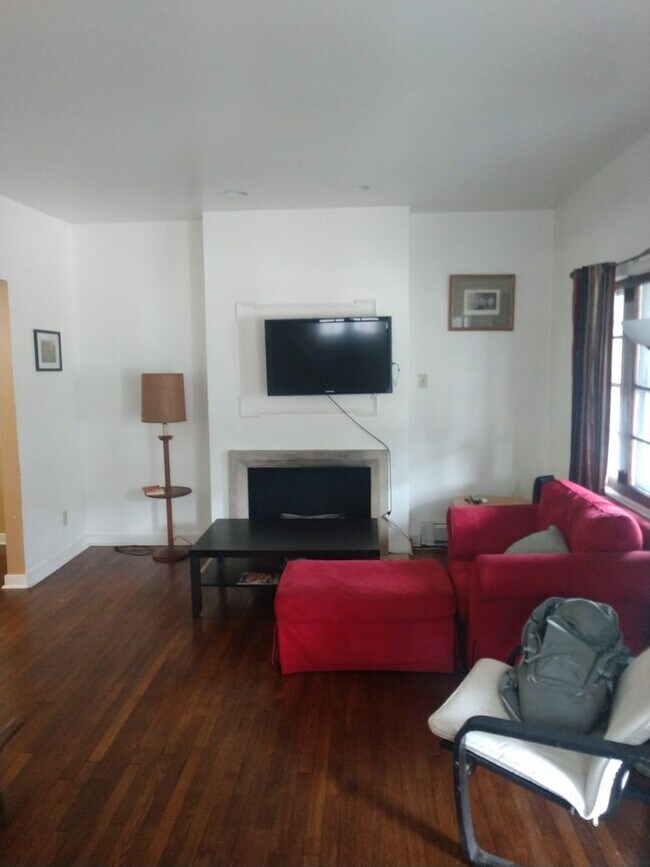 Foto del edificio - 6628 Wilkins Avenue