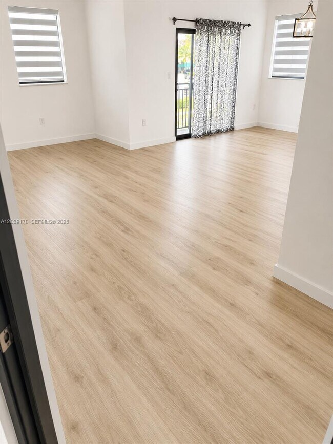 Foto del edificio - 15560 SW 136th St