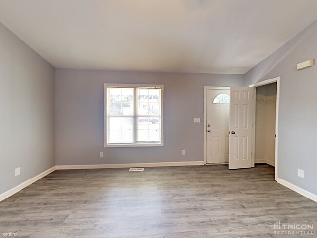 Building Photo - 1673 Lemming Dr SE