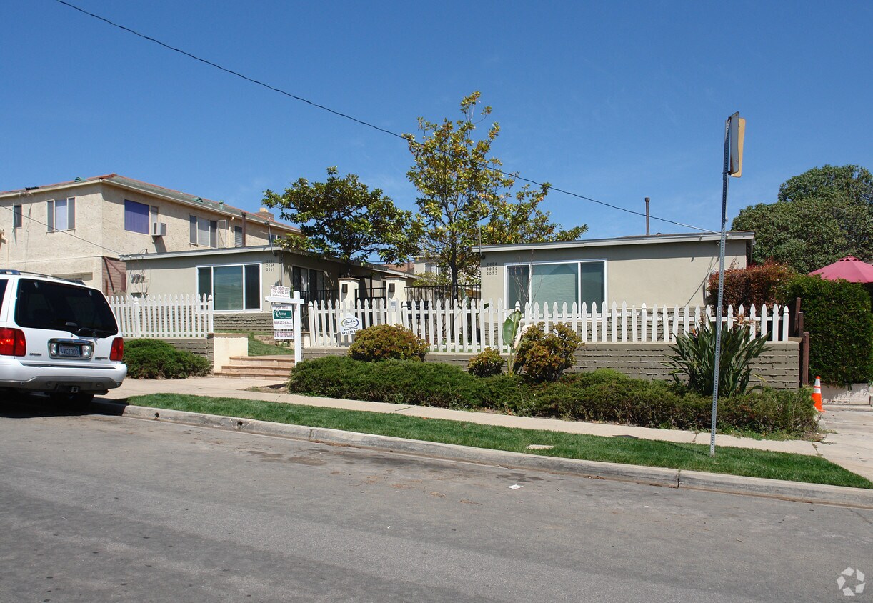 Building Photo - 2062-2072 Oliver Ave