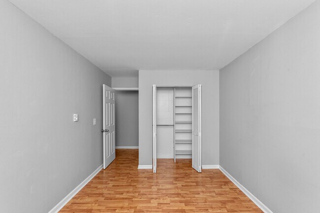 Foto del edificio - 3825 N Pine Grove Ave
