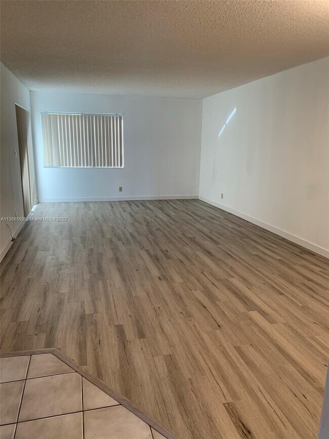 Foto del edificio - 161 Lakeview Dr