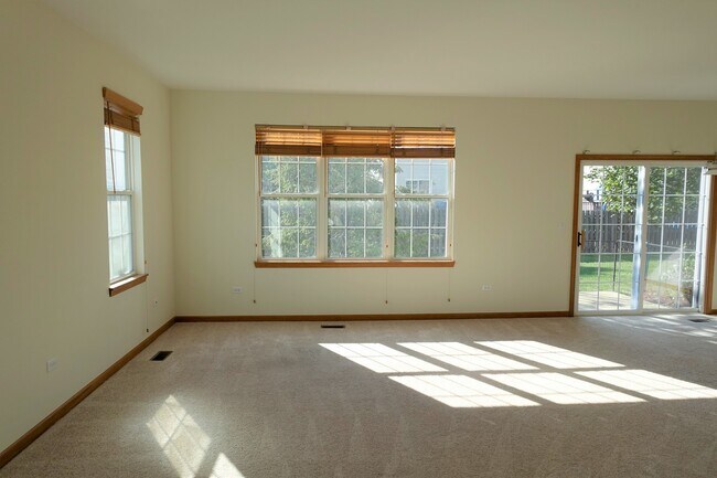 Foto del edificio - 16340 Crescent Lake Dr