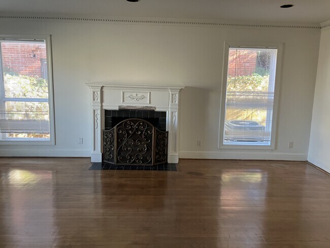 Foto del edificio - 3210 Oakdale St