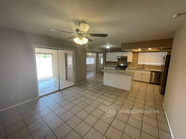 Building Photo - 1405 N Santa Anna Ct