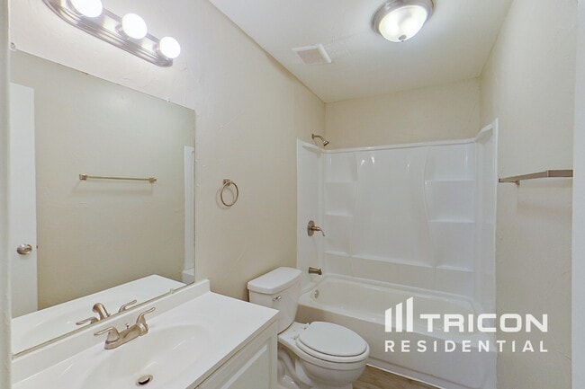 Building Photo - 1209 Meadow Creek Dr