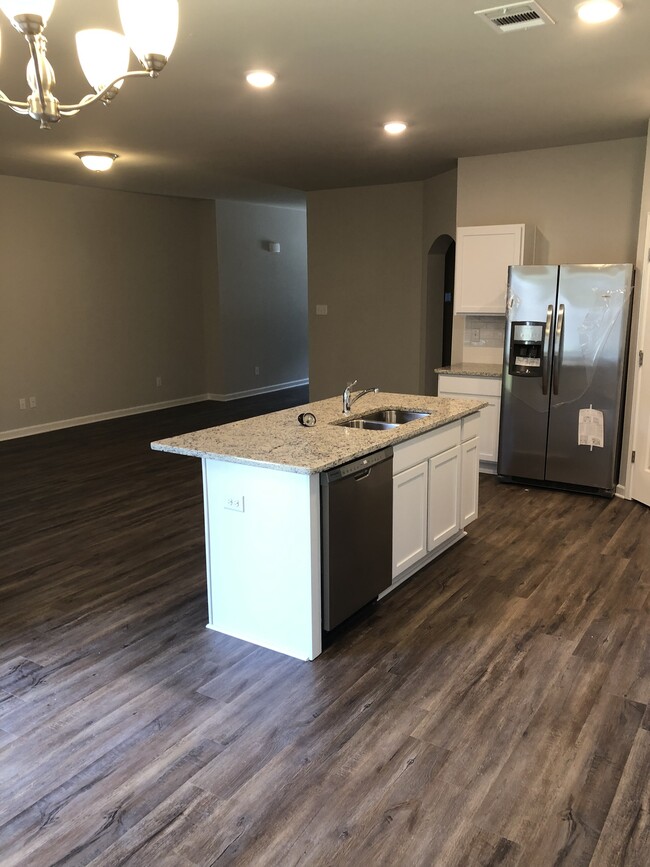 Building Photo - 16837 Highland Heights Dr