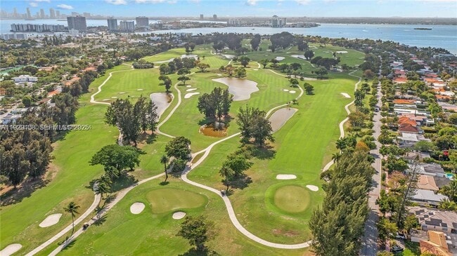 Foto del edificio - 345 Fairway Dr