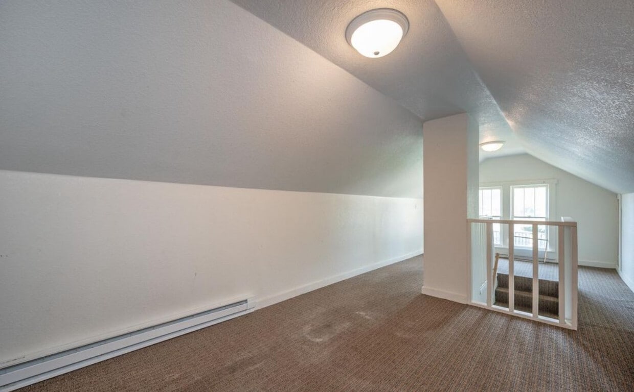 Building Photo - 914 Maish Ave