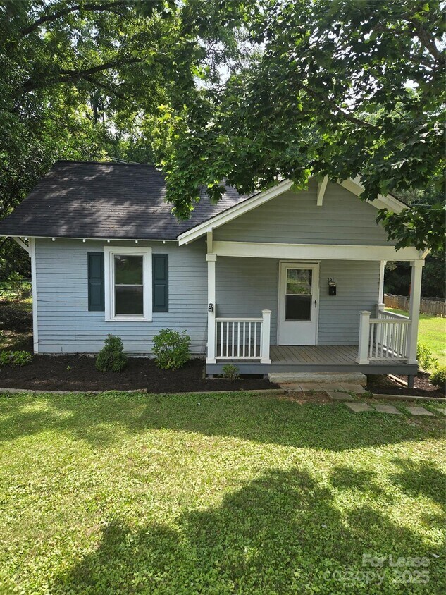 Primary Photo - 1211 N Main St