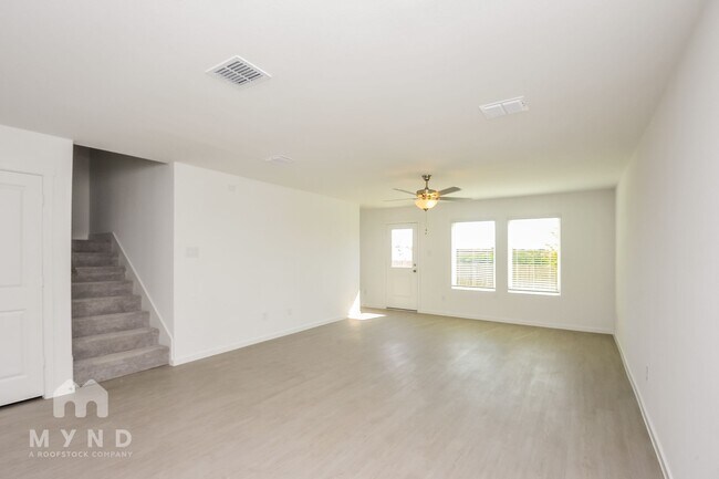 Foto del edificio - 2749 Mistwood Dr