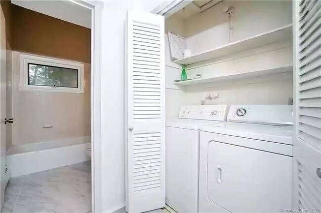 Building Photo - 7 Staunton Ct