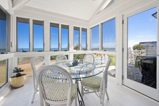 Building Photo - 321 Pioneer Loop