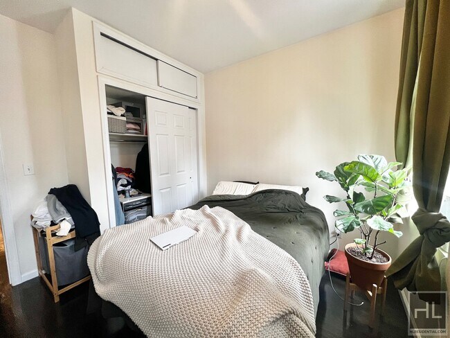 Foto del edificio - Best deal 1BR!! UES! Pet friendly! 5 month...