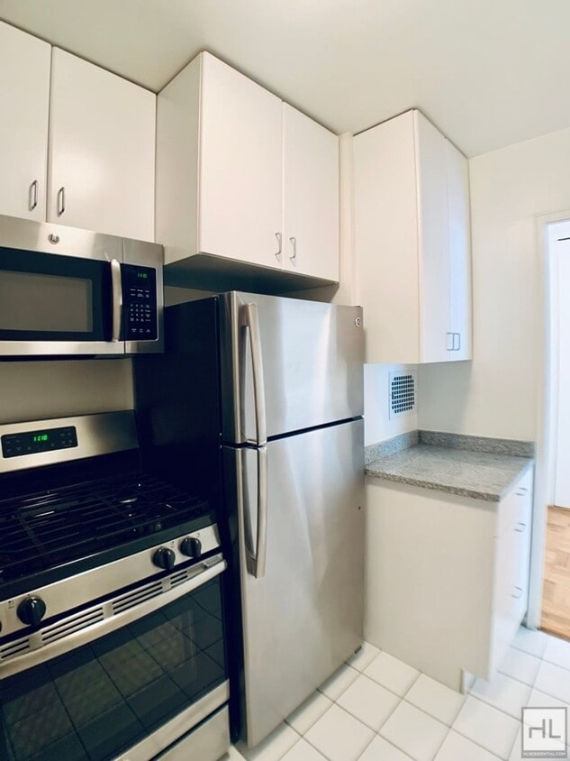 Foto del edificio - EAST 49 STREET