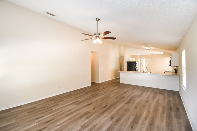 Building Photo - 7317 Ironside Dr E