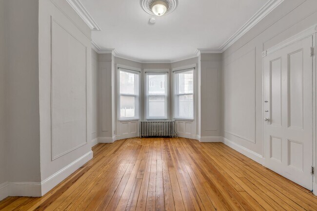 Building Photo - 319 26th St