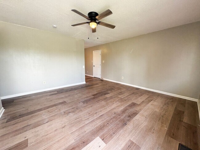 Building Photo - Available Soon: 3 Bedroom 2 Bathroom- No Pets