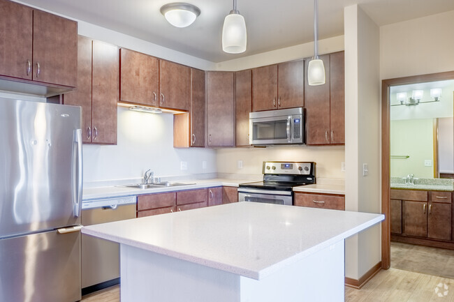 1BR, 1BA - 783SF - Kitchen - Parmenter Circle II