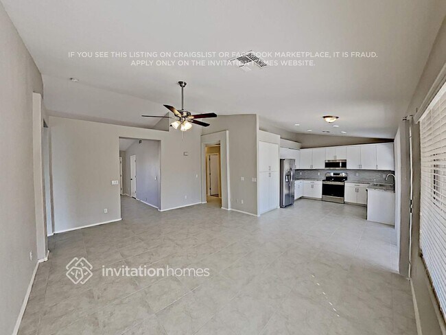 Foto del edificio - 1655 E Redfield Rd